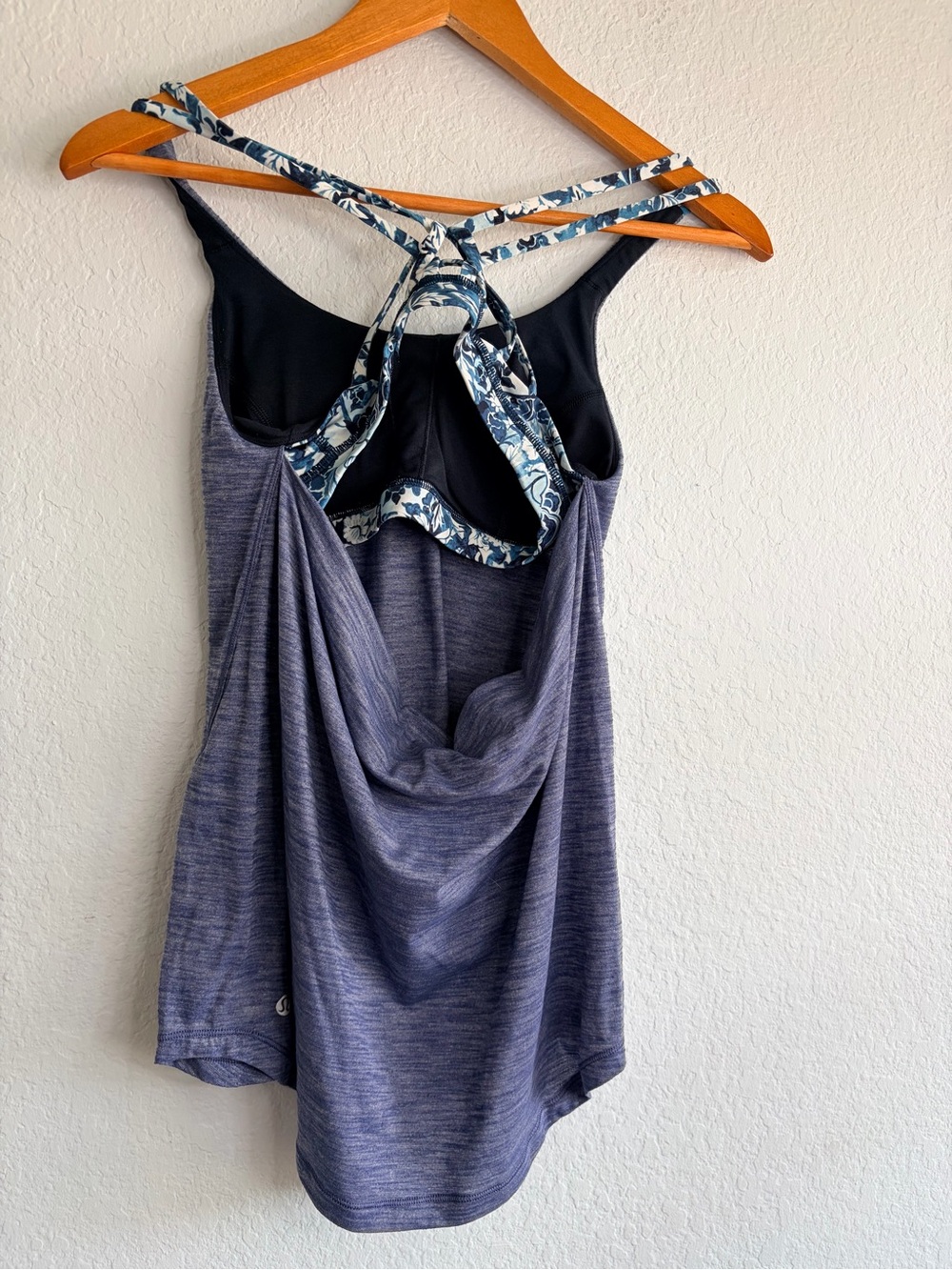 lululemon athletica Heathered Slate Blue Scoop Tank, Built in Bra, Size 4 - Picture 3 of 4